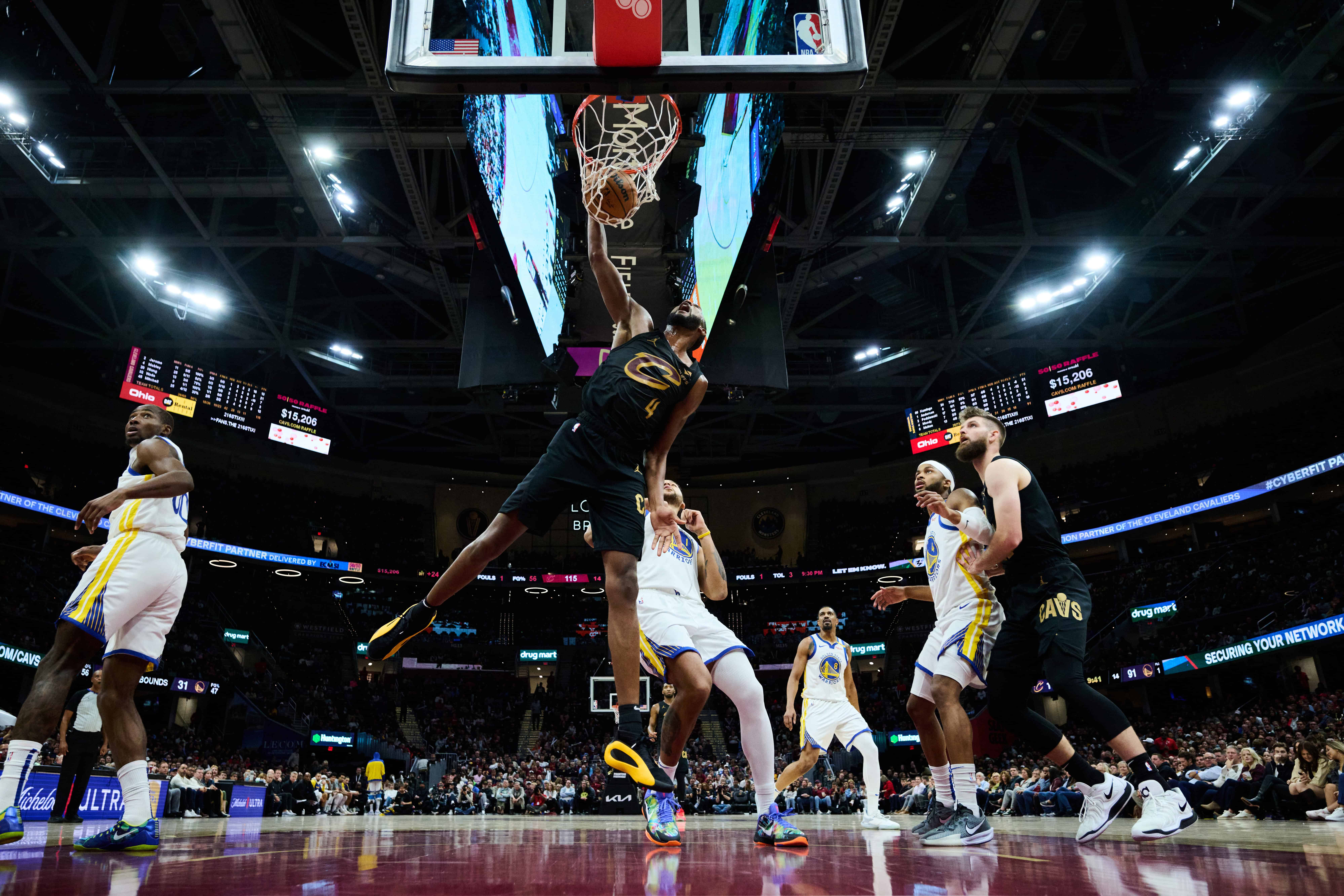 CLEVELAND, OHIO - NOVEMBER 08: Evan Mobley #4 of the Cleveland Cavaliers dunks during the second half against the Golden State Warriors at Rocket Mortgage Fieldhouse on November 08, 2024 in Cleveland, Ohio. The Cavaliers defeated the Warriors 136-117. NOTE TO USER: User expressly acknowledges and agrees that, by downloading and or using this photograph, User is consenting to the terms and conditions of the Getty Images License Agreement.